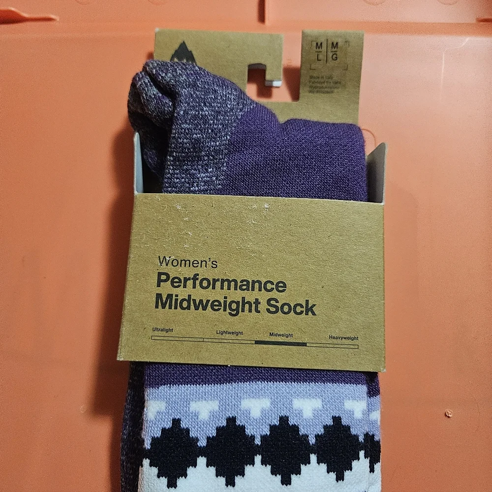 Burton Women’s Performance Midweight Snowboard Socks: SNOWY PINES PURPLE: SZ M/L